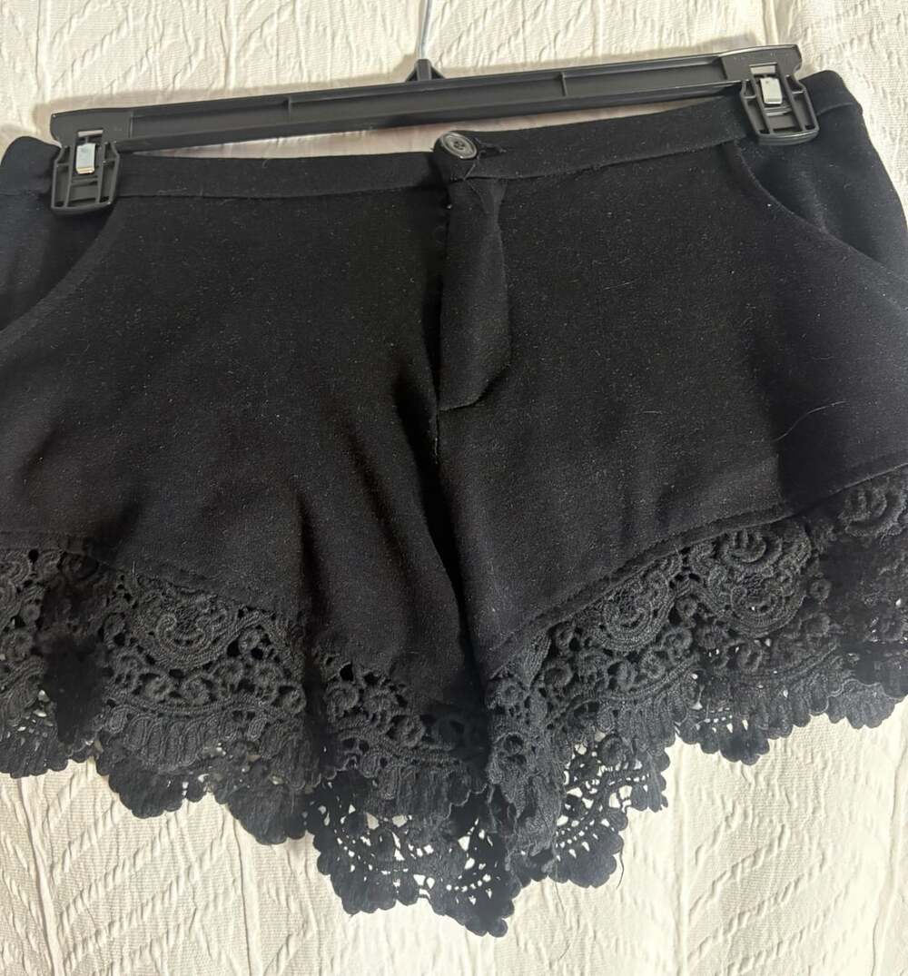 H&M Lace Trim Shorts Size S Black